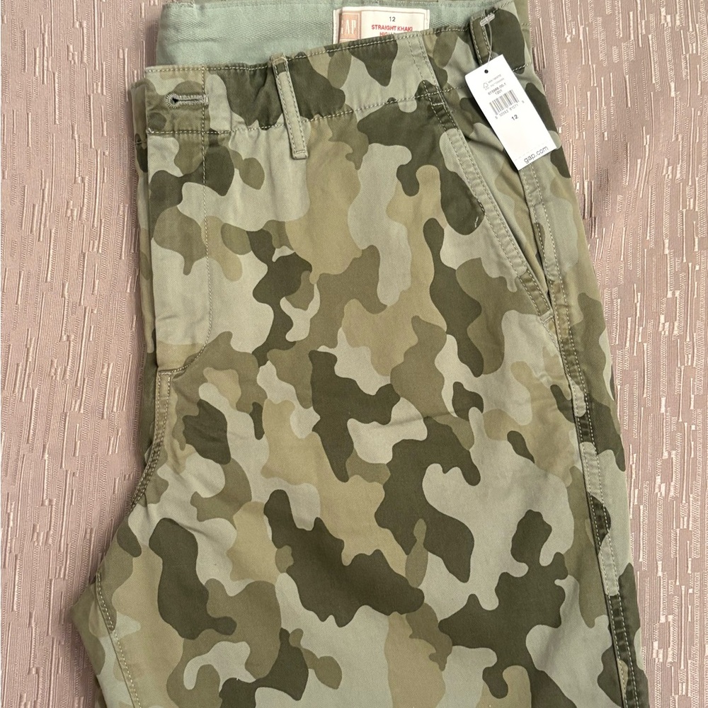 NWT GAP Camouflage Straight Leg Pants